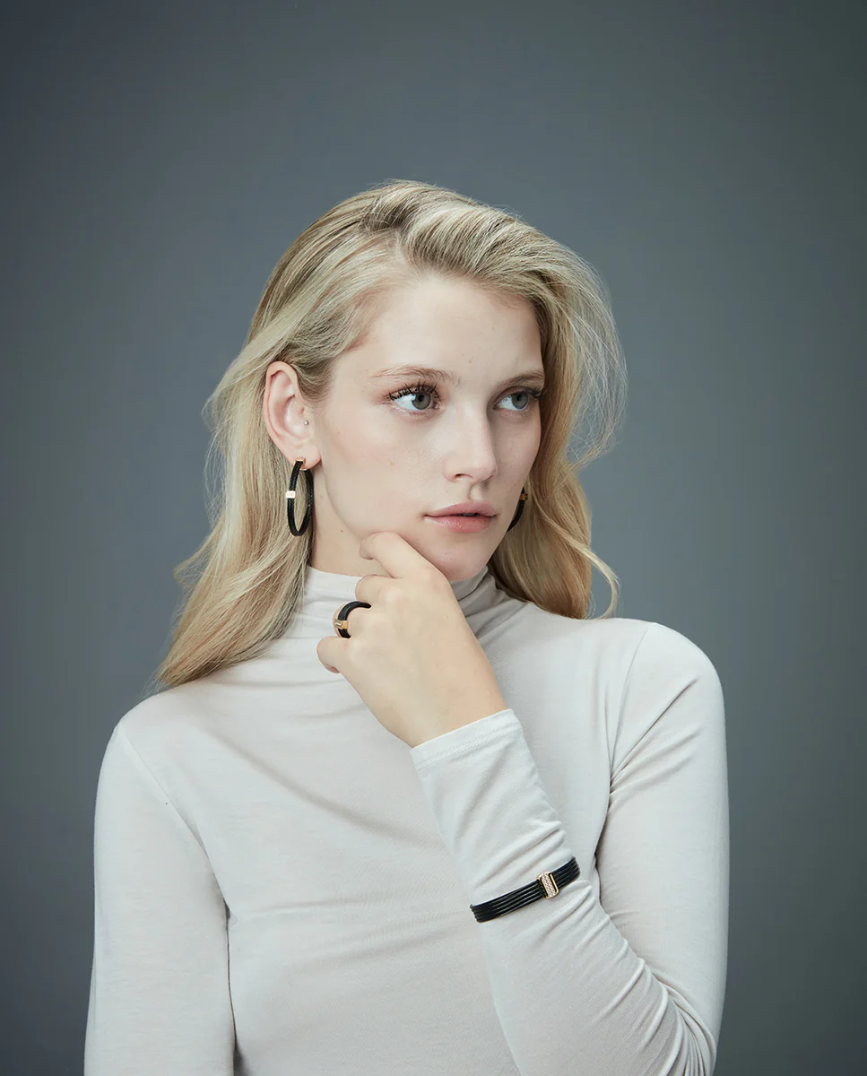 Anillo Acero Ip Negro Y Dorado Circ Sra Fshn - Imagen 3