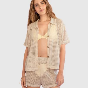 Camiseta en malla con botones tipo carey