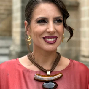 Collar Emily Marrón