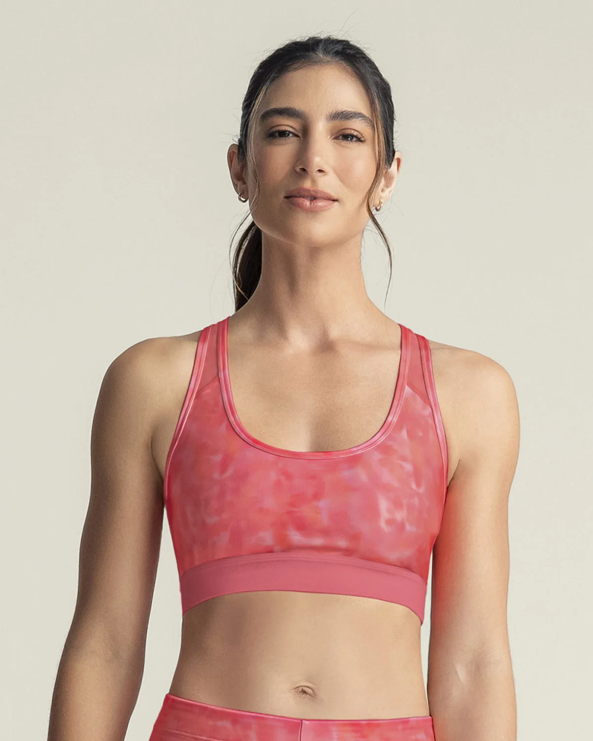 Top deportivo con espalda atlética en material de secado rápido