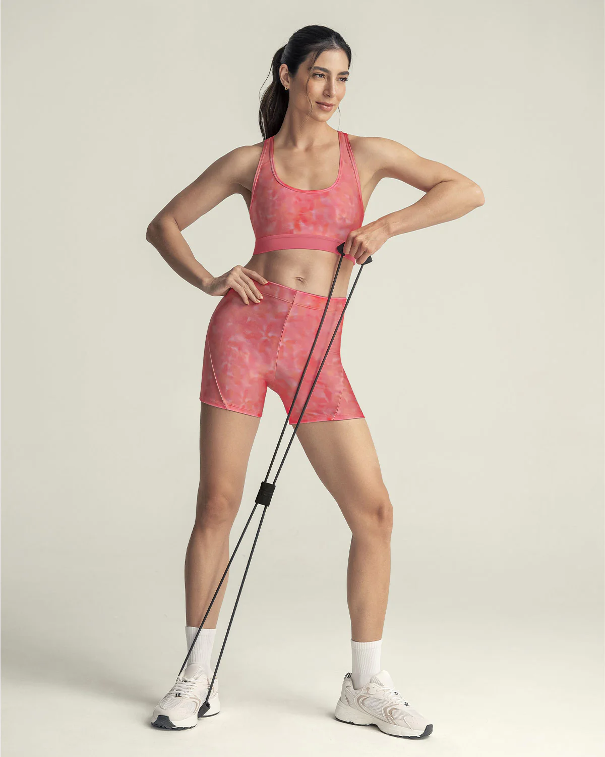 Top deportivo con espalda atlética en material de secado rápido - Imagen 3