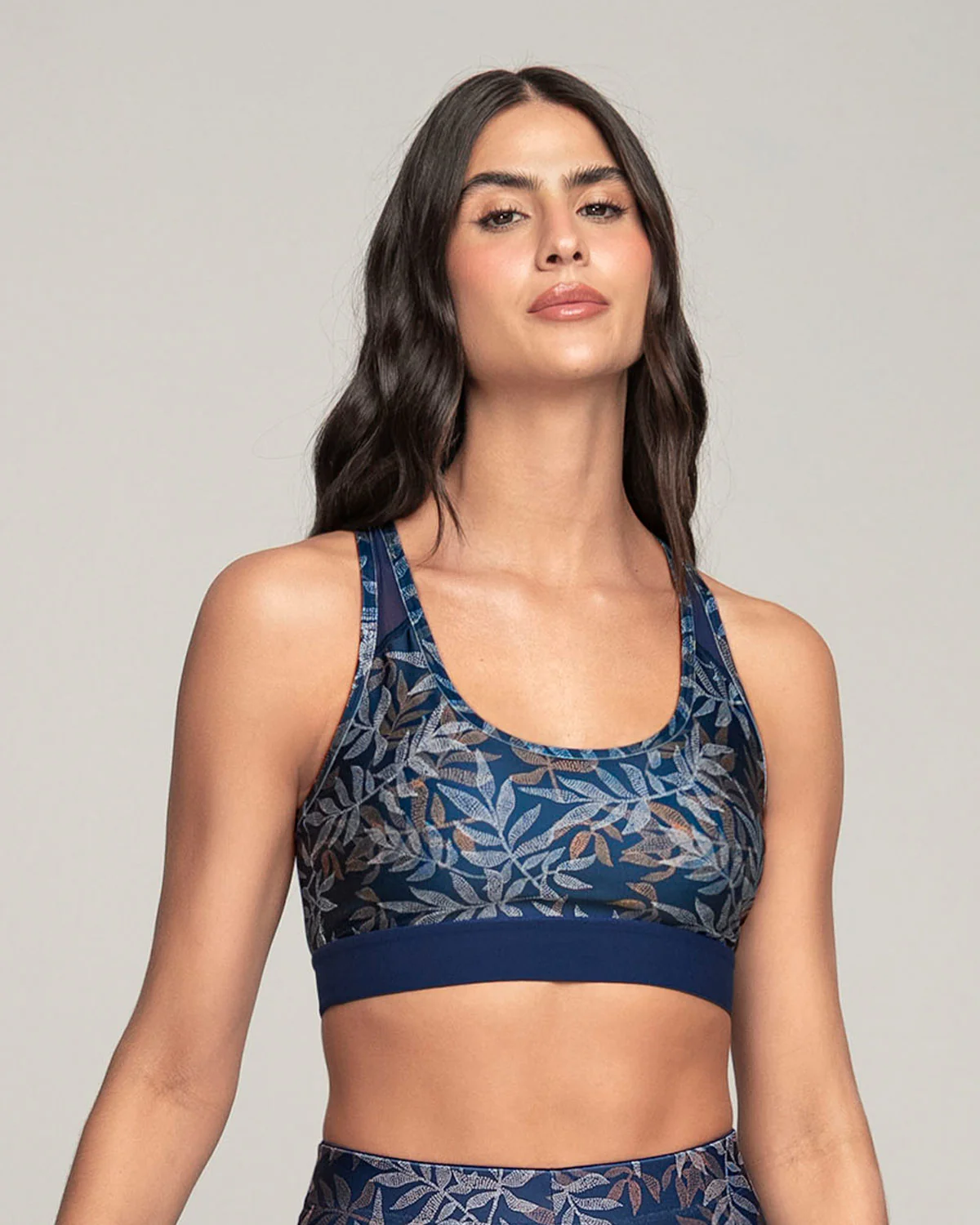 Top deportivo con espalda atlética en material de secado rápido - Imagen 7