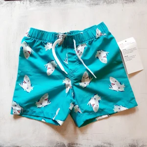 Malla short con filtro solar +50 OLD NAVY Graphic Rashguard & Printed Swim Trunks