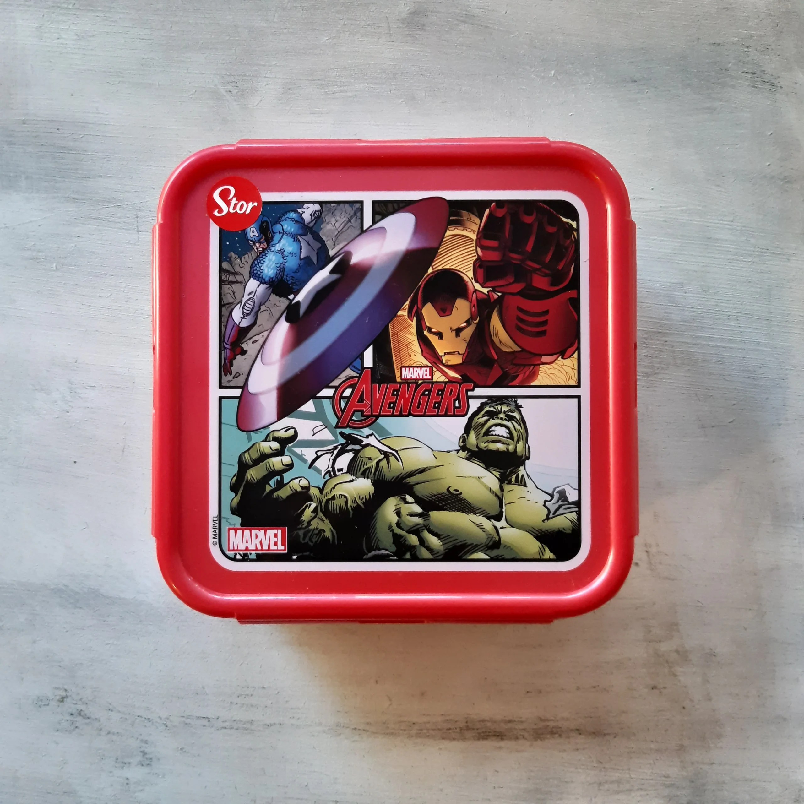 Tupper hermético para vianda Disney MARVEL 750 ML - ADVENGERS
