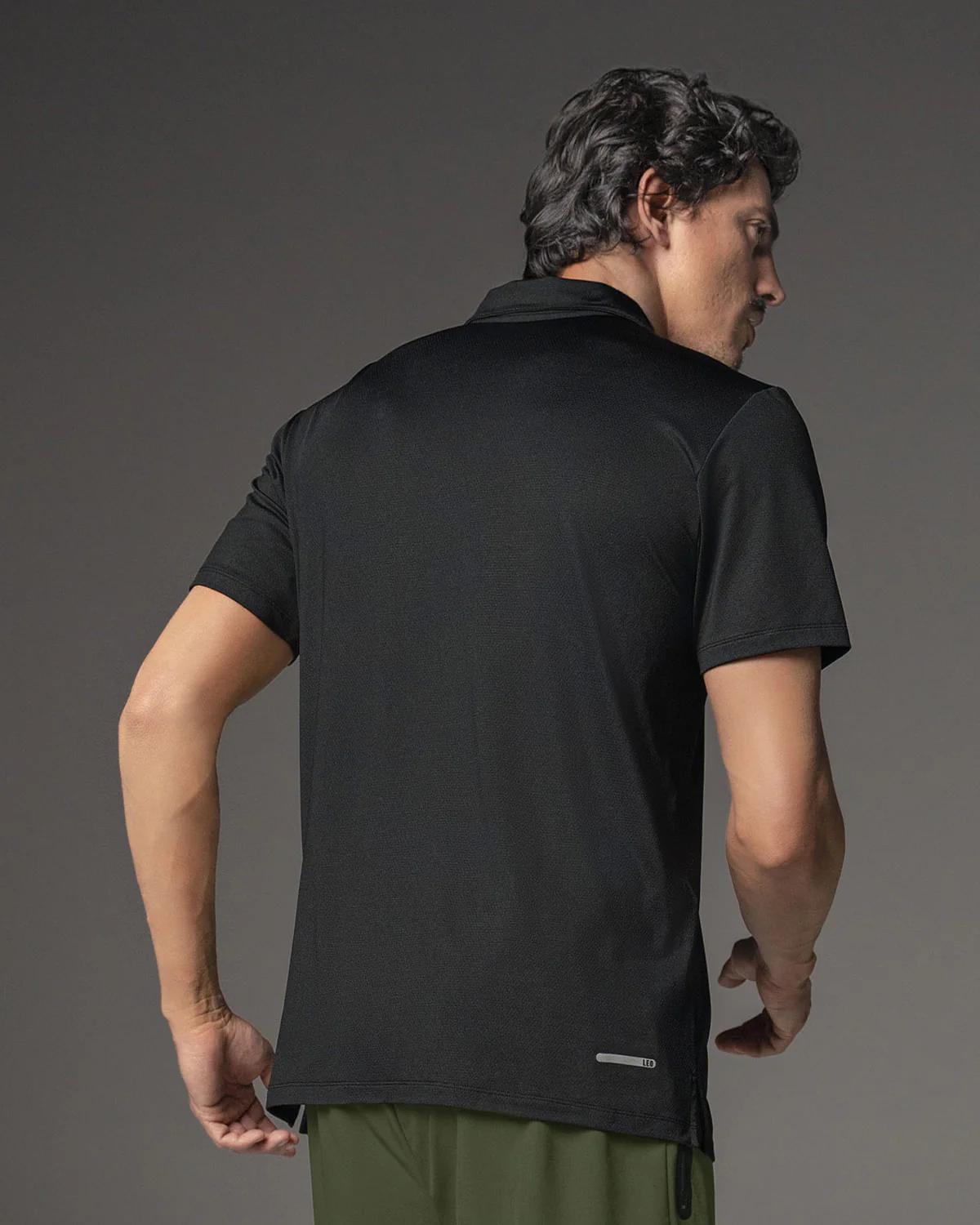 Camiseta deportiva transpirable con cuello tipo polo - Imagen 7