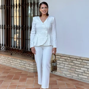 Conjunto Blanco de Chaqueta Brocada y pantalón Recto