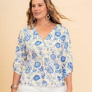 Blusa manga 3/4 con recogido con botón no funcional