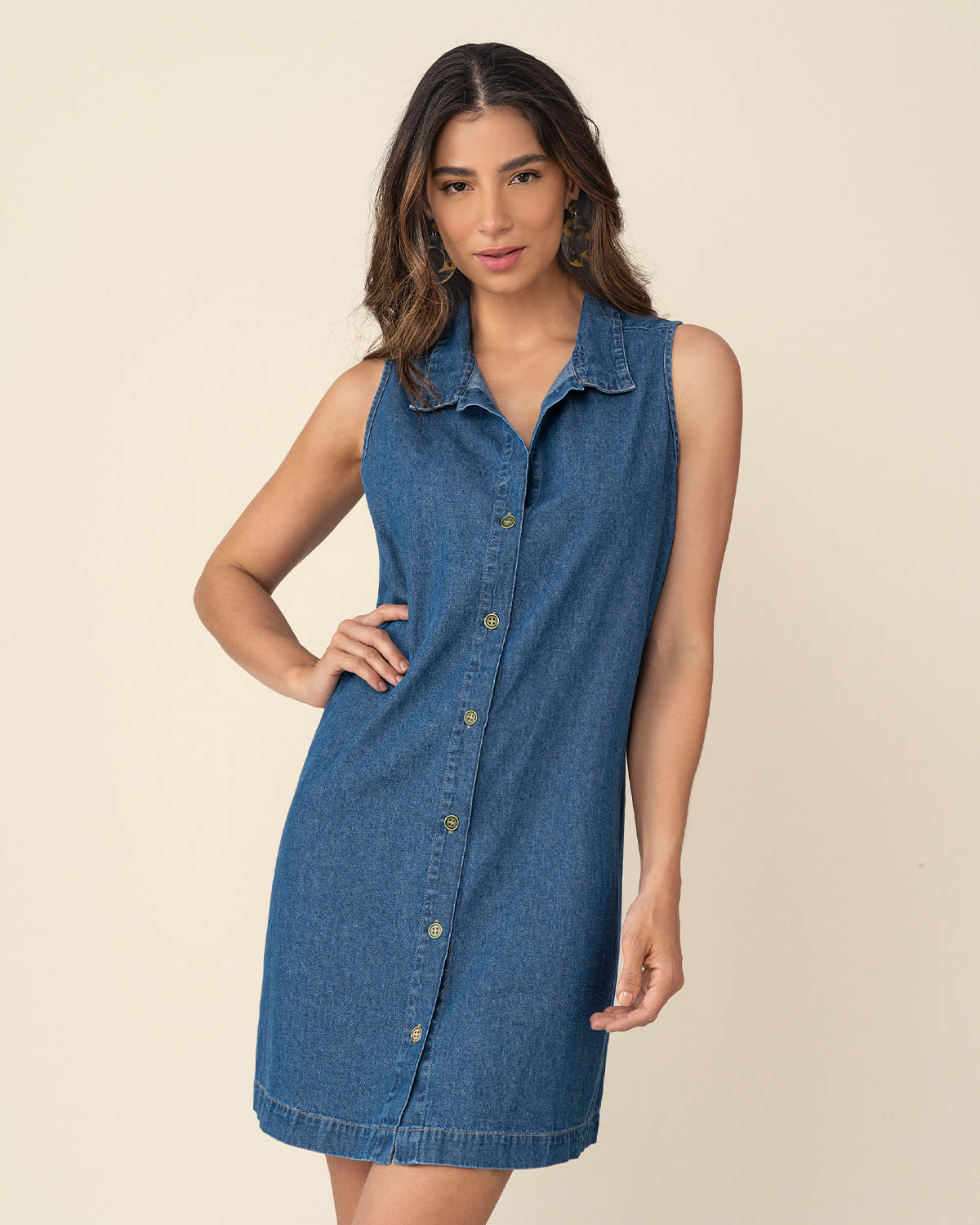 Vestido corto manga sisa con botones funcionales - Imagen 4