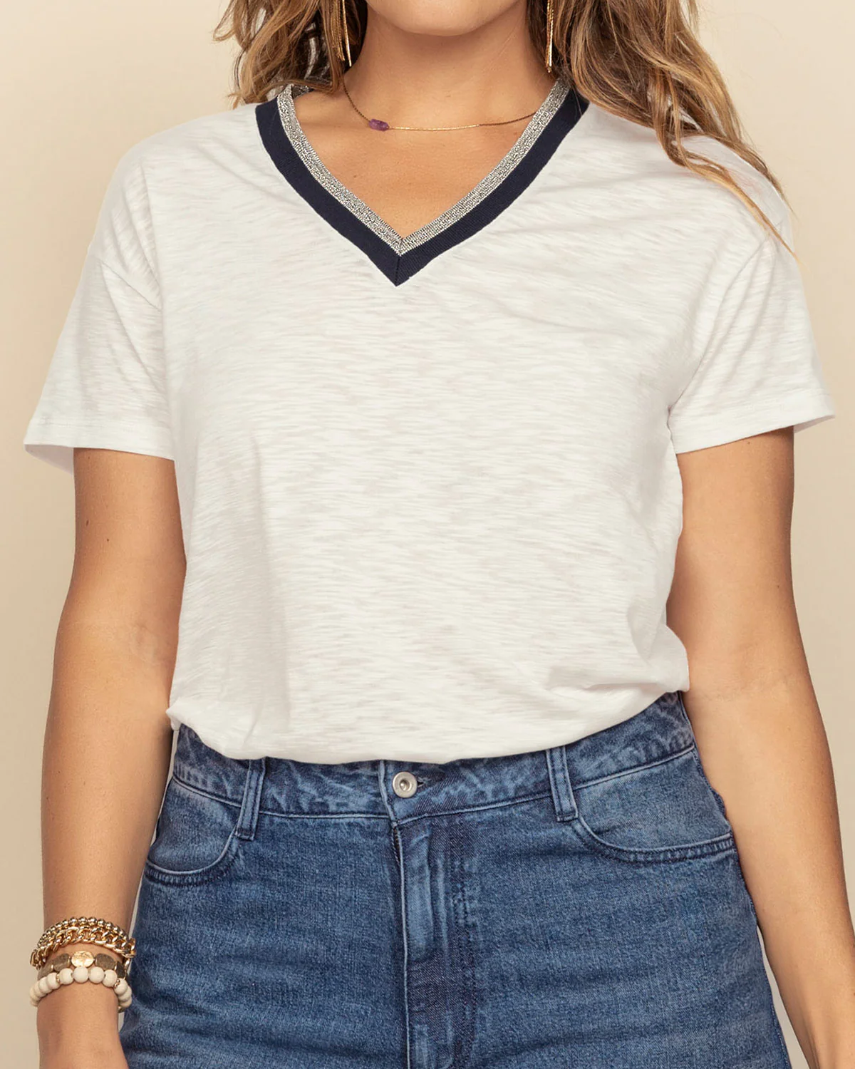 Camiseta manga corta cuello en V en contraste - Imagen 4