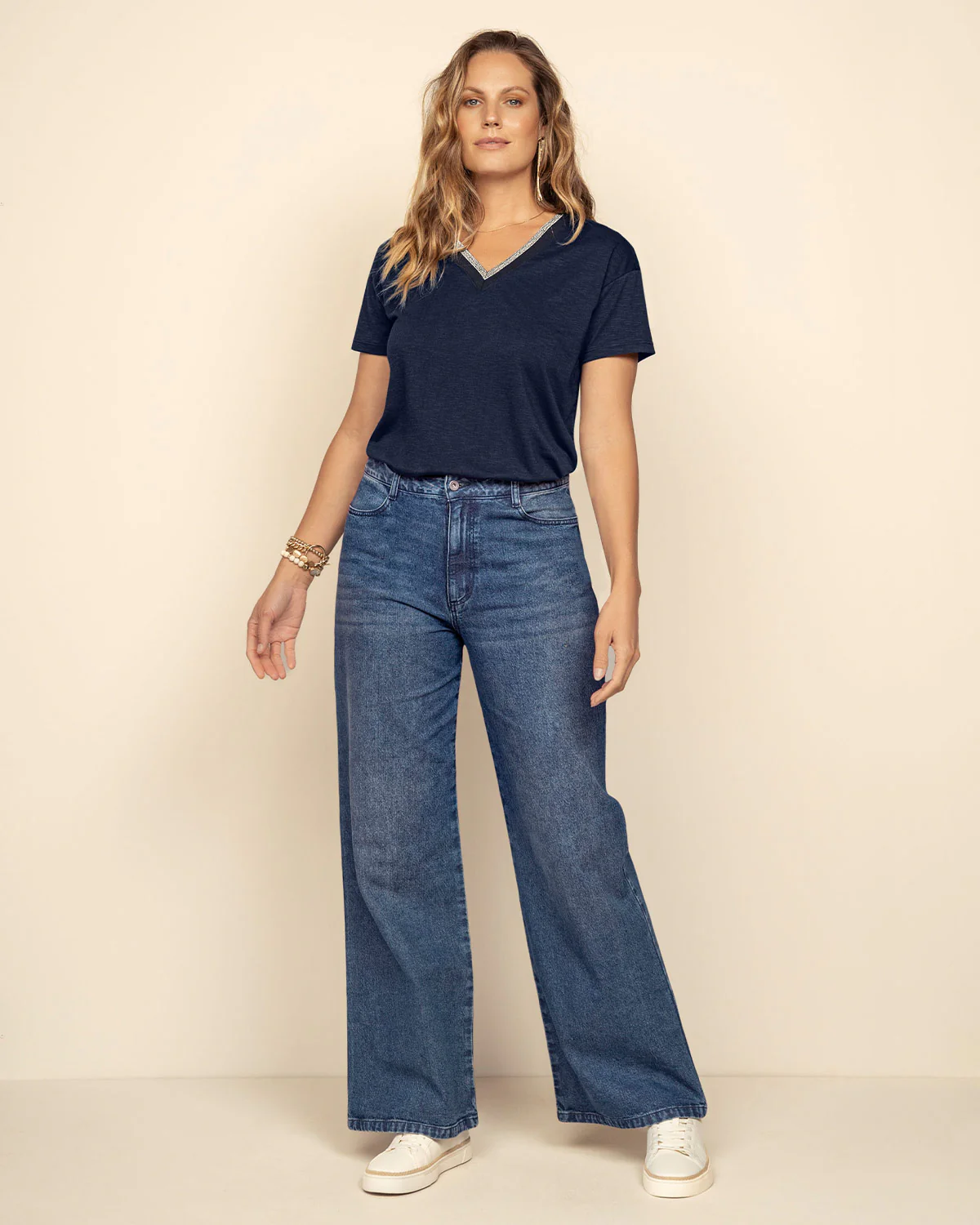 Camiseta manga corta cuello en V en contraste - Imagen 7