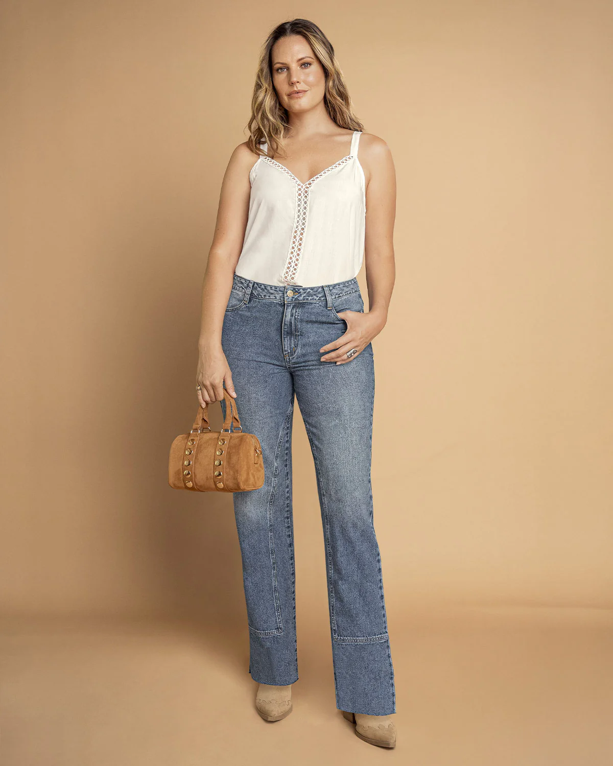 Blusa de tiras con escote en V y detalle de guipur - Imagen 3