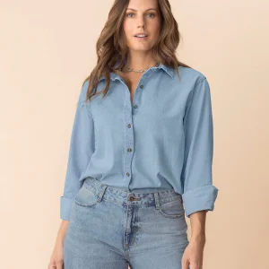 Blusa manga larga de cuello camisero con botones funcionales en frente