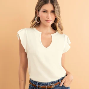 Camiseta con vuelo en borde en manga