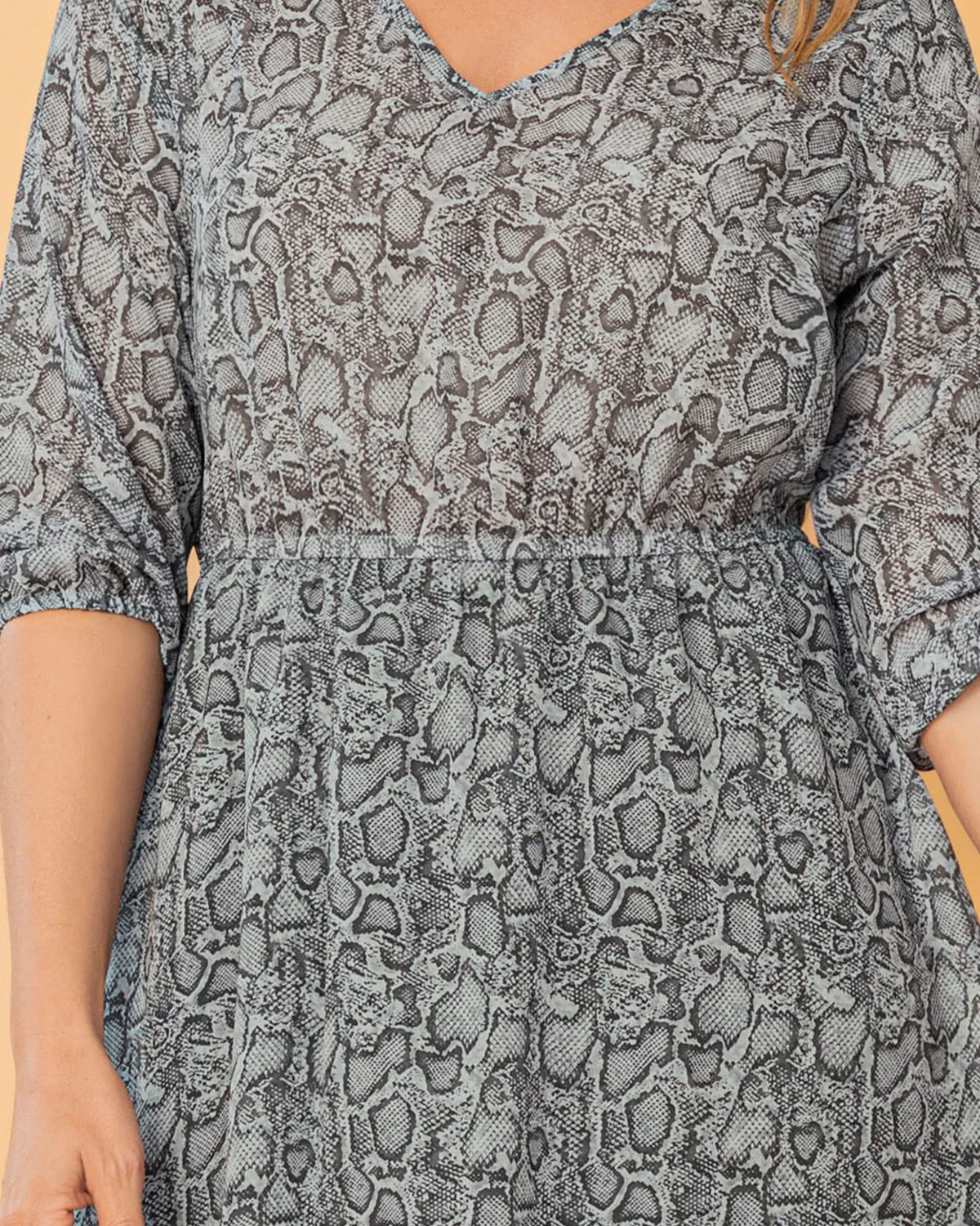 Vestido corto estampado con elástico en mangas y cintura - Imagen 4