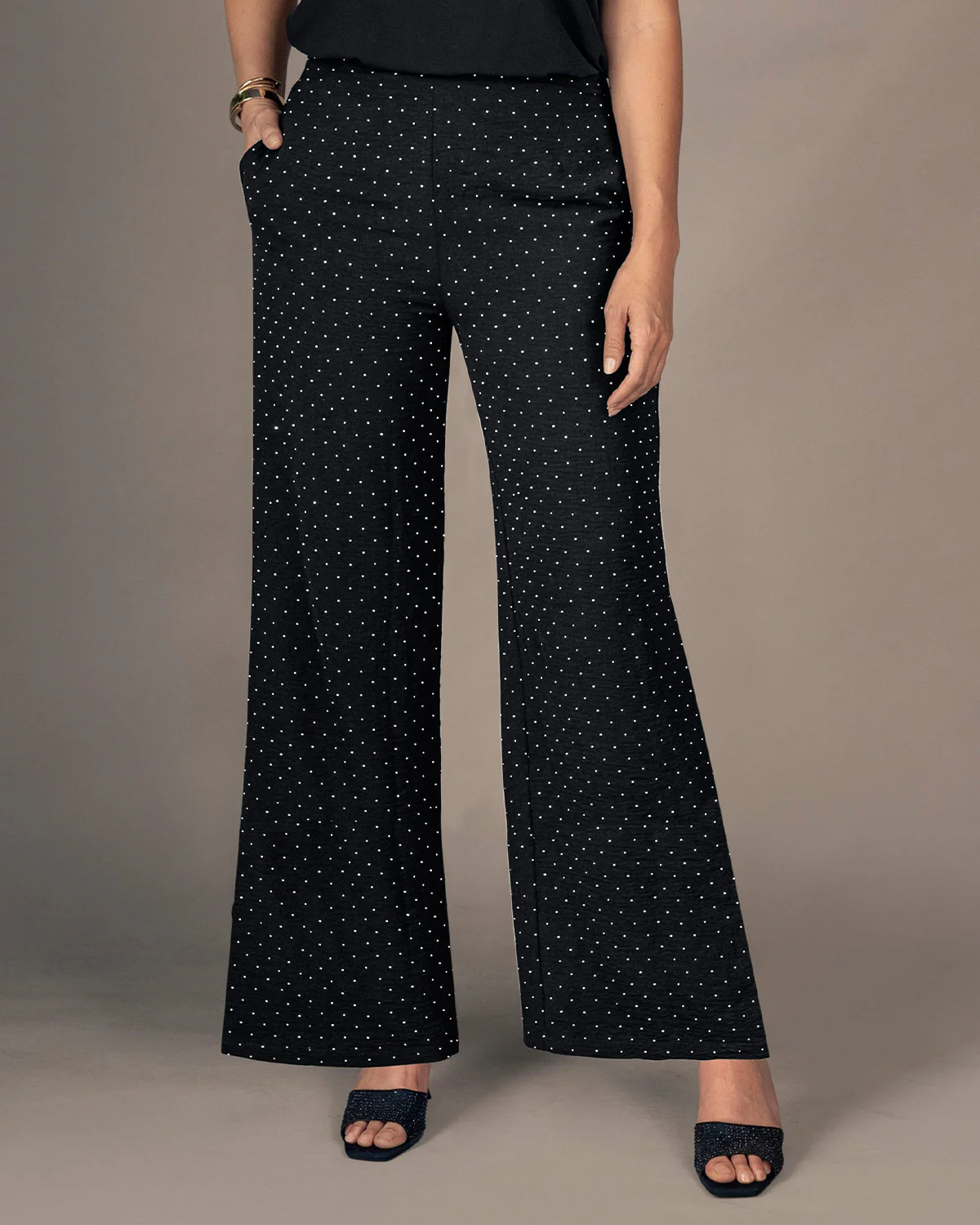 Pantal贸n bota recta en tela con apliques con brillo