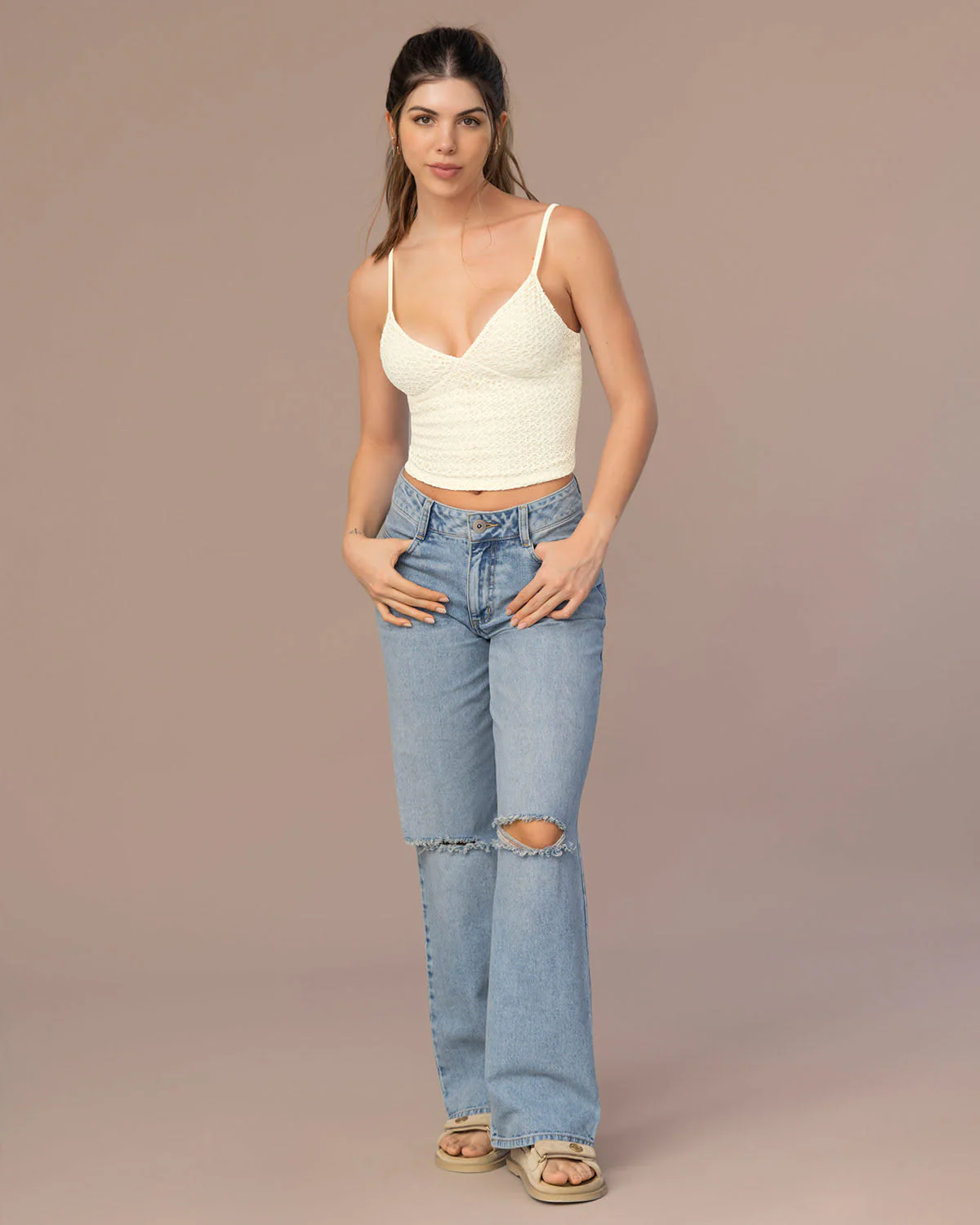 Jean con bota ancha y abertura en rodilla - Imagen 9