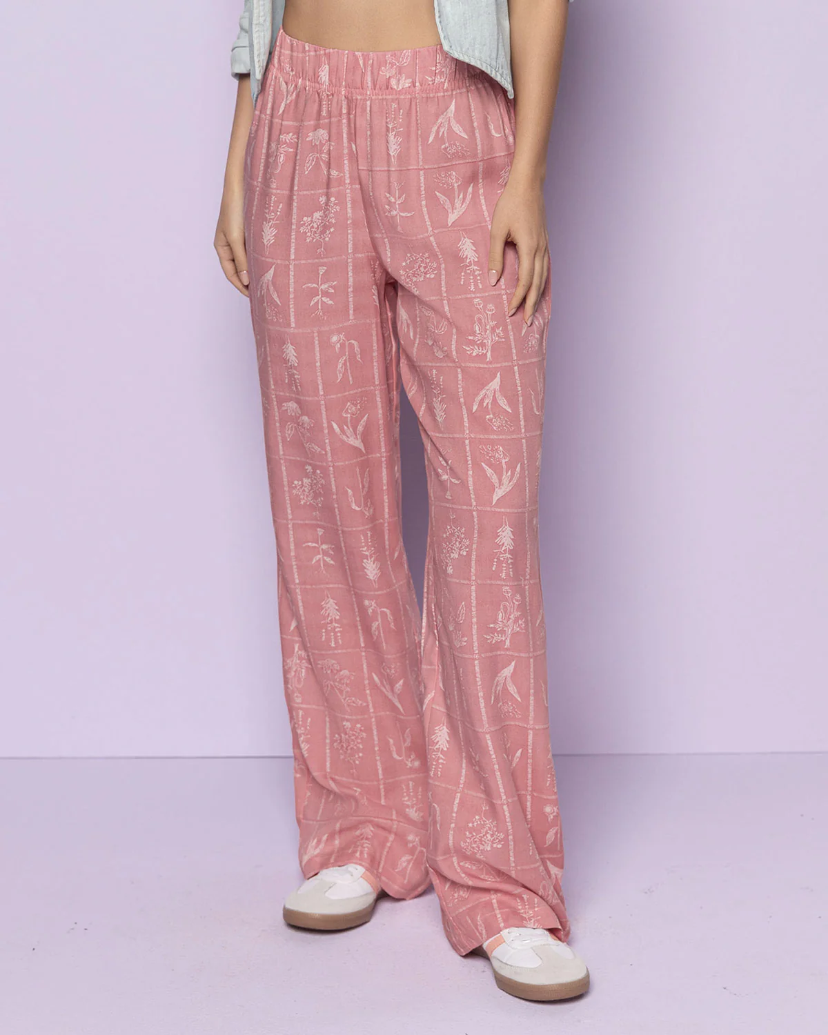 Pantal贸n estampado bota ancha con resorte en cintura