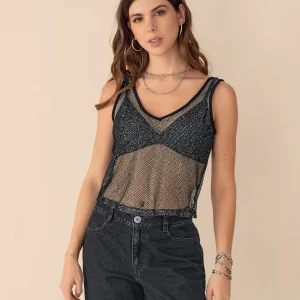 Camiseta manga sisa elaborada en malla con brillo