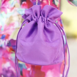 Limosnera Alejandra Morada