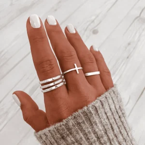 Anillo Initial Letter