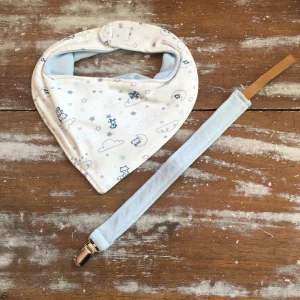 Set Babero Bandana reversible ( doble algodón ) y porta-chupetes