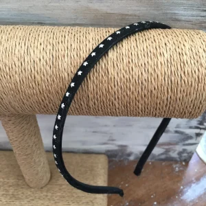 Vincha de cuero Con tachas estrellas